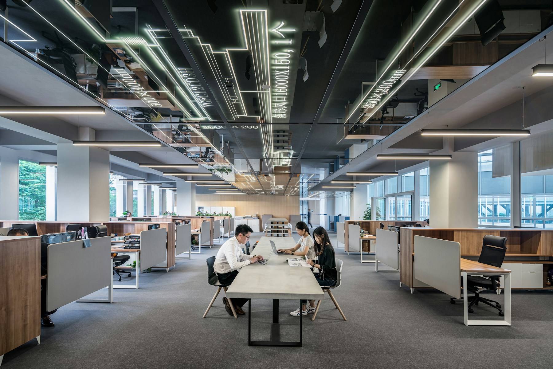 中堅・中小企業 DeskMate Secure